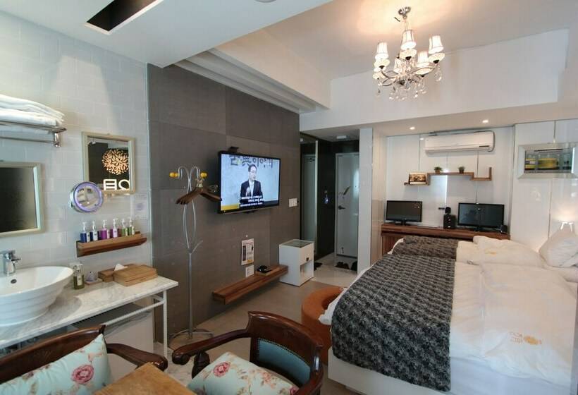سوییت, February Hotel Apsan