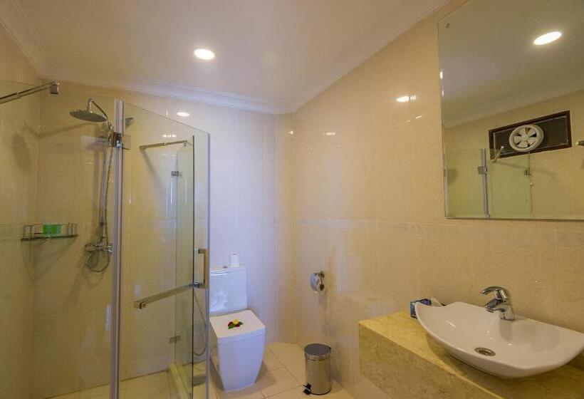 디럭스 룸 킹사이즈 침대, Golden Tulip Zanzibar Resort