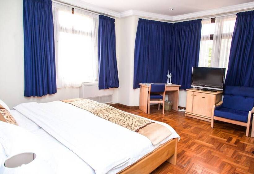 Chambre Executive, Mahogany Lodge, Cantonments