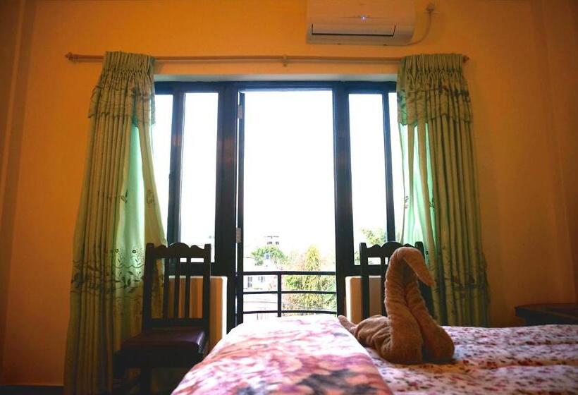 اتاق لوکس با چشم‌انداز, New Annapurna Guest House