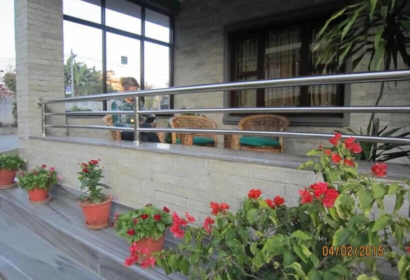 اتاق لوکس با چشم‌انداز, New Annapurna Guest House