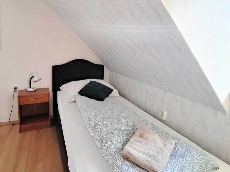 اتاق استاندارد یک نفره, Alcorso Pension