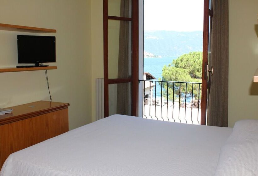 اتاق استاندارد با چشم‌انداز دریاچه, Ristorante Vapore