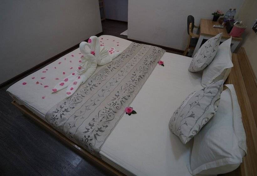 اتاق استاندارد, Check In @ Downtown Yangon