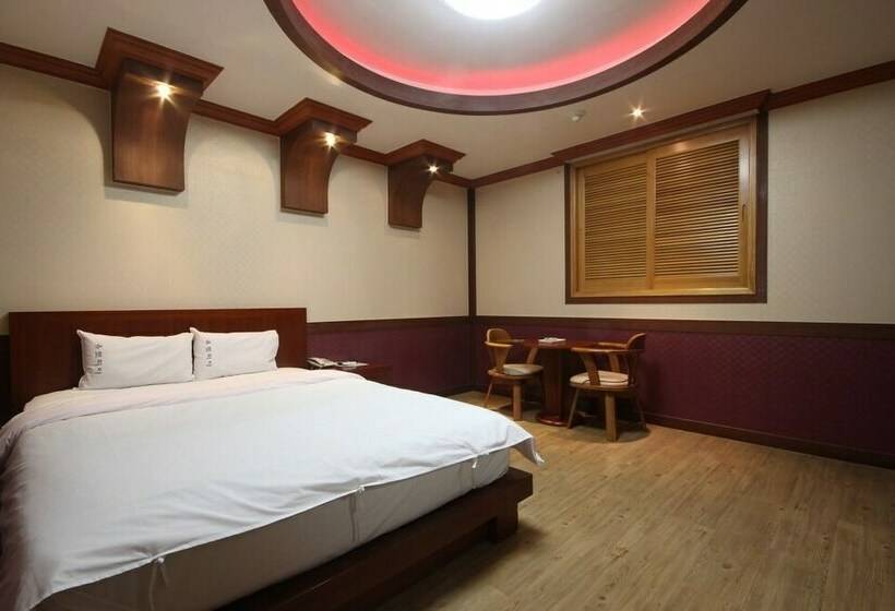 اتاق استاندارد, Utopia Motel