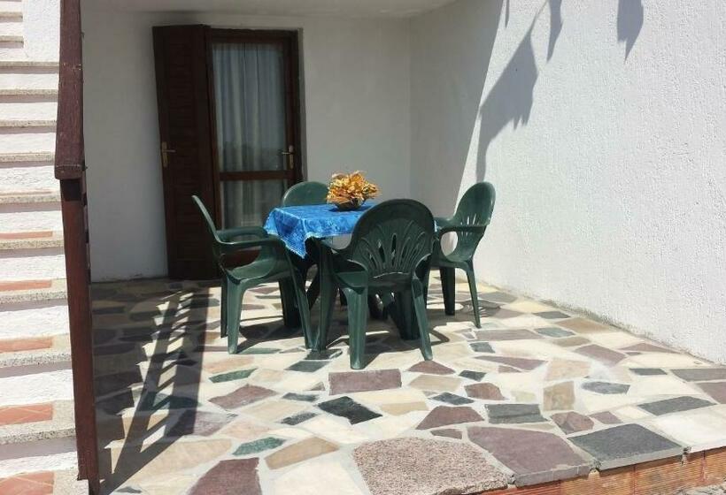 اتاق استاندارد, Bandi House