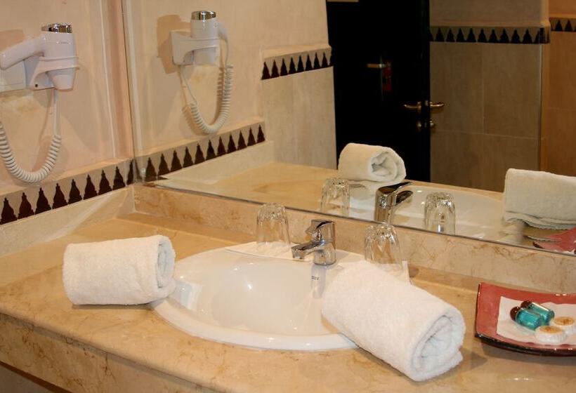 اتاق خانوادگی, Club Paradisio