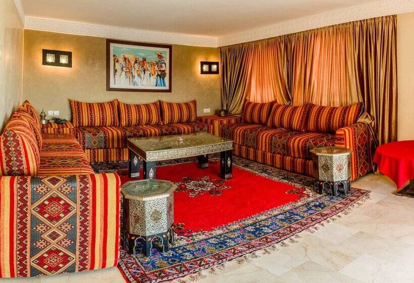 اتاق خانوادگی, Club Paradisio