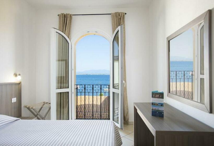 اتاق راحتی با چشم‌انداز دریا, Muma Hostel