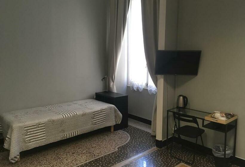 اتاق استاندارد سه نفره, Check Inn Rooms Genova Centro