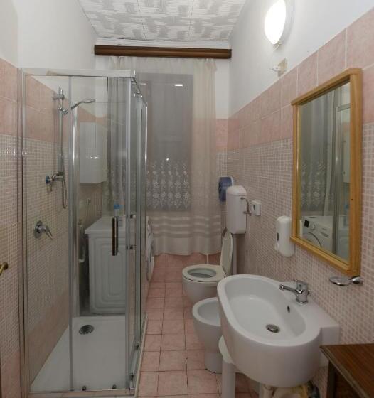 اتاق استاندارد چهارنفره با سرویس بهداشتی مشترک, Vacation Venice Rooms