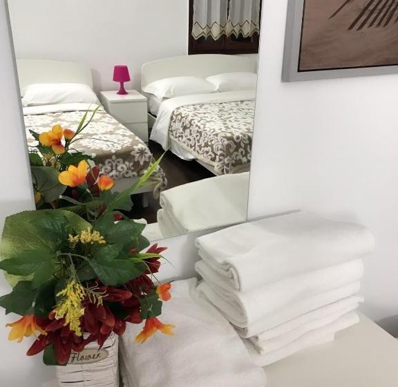 اتاق استاندارد چهارنفره با سرویس بهداشتی مشترک, Vacation Venice Rooms
