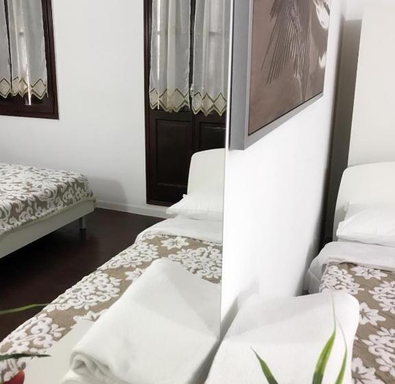 اتاق استاندارد چهارنفره با سرویس بهداشتی مشترک, Vacation Venice Rooms