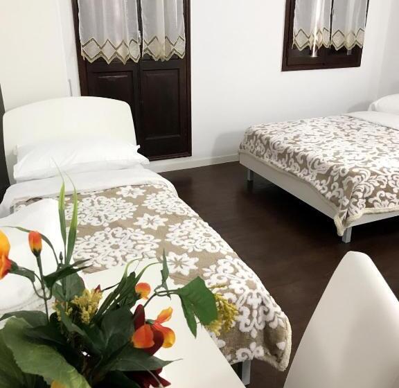 اتاق استاندارد چهارنفره با سرویس بهداشتی مشترک, Vacation Venice Rooms