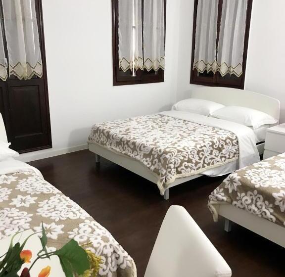 اتاق استاندارد چهارنفره با سرویس بهداشتی مشترک, Vacation Venice Rooms