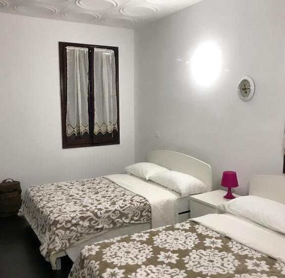 اتاق استاندارد چهارنفره با سرویس بهداشتی مشترک, Vacation Venice Rooms