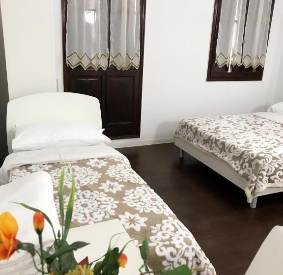 اتاق خانوادگی, Vacation Venice Rooms