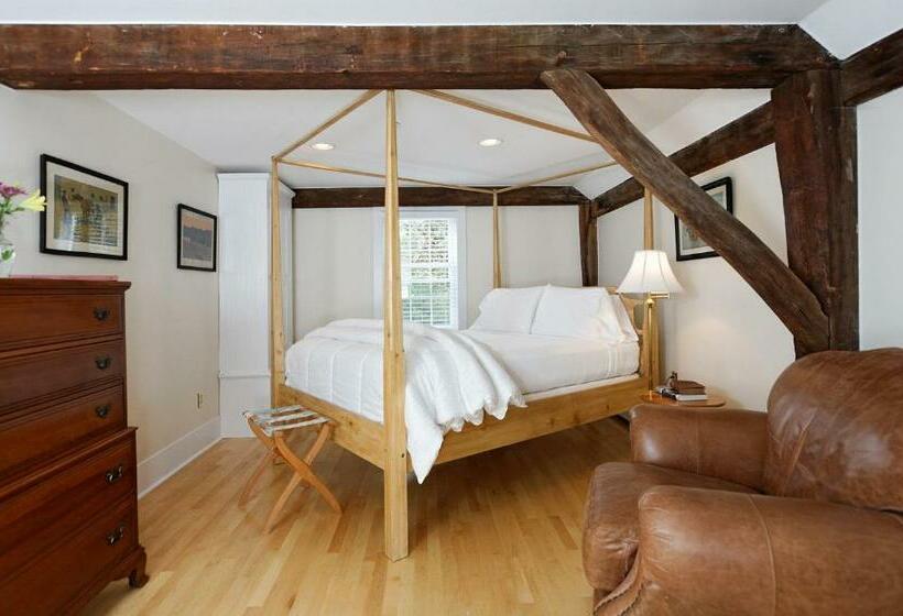 اتاق استاندارد با چشم‌انداز استخر, Kennebec Inn