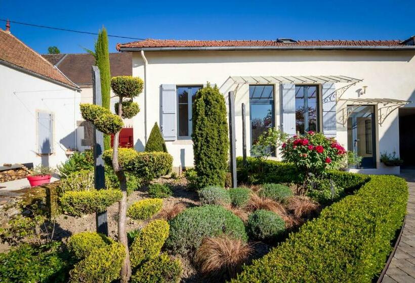 اتاق استاندارد با چشم‌انداز باغ, Le Clos De L'aigue