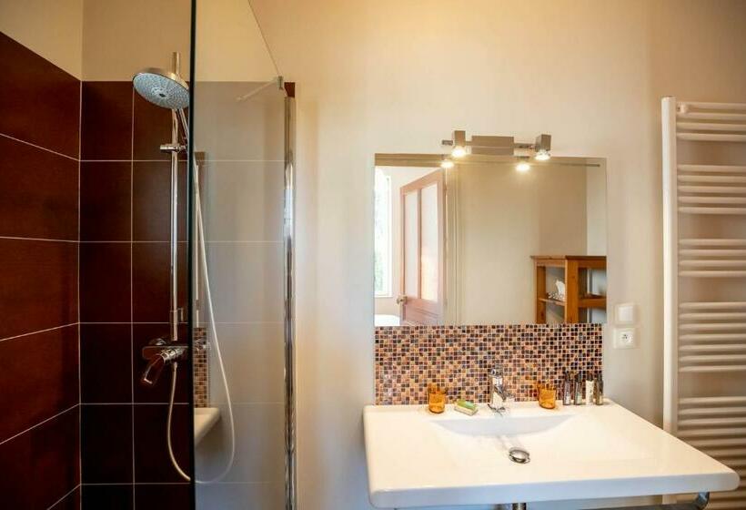 اتاق استاندارد با چشم‌انداز باغ, Le Clos De L'aigue