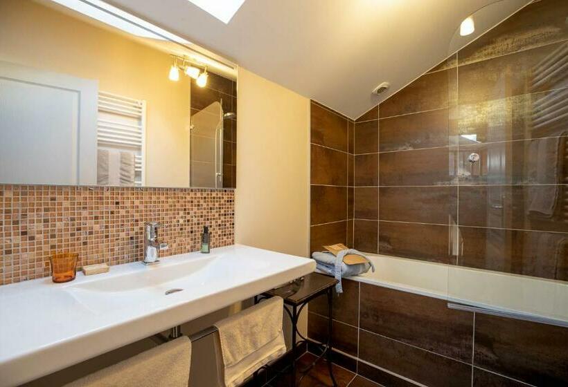 اتاق استاندارد با چشم‌انداز باغ, Le Clos De L'aigue