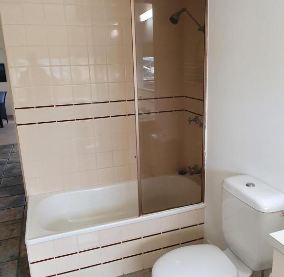 آپارتمان اقتصادی دو خوابه, Burleigh Esplanade Apartments