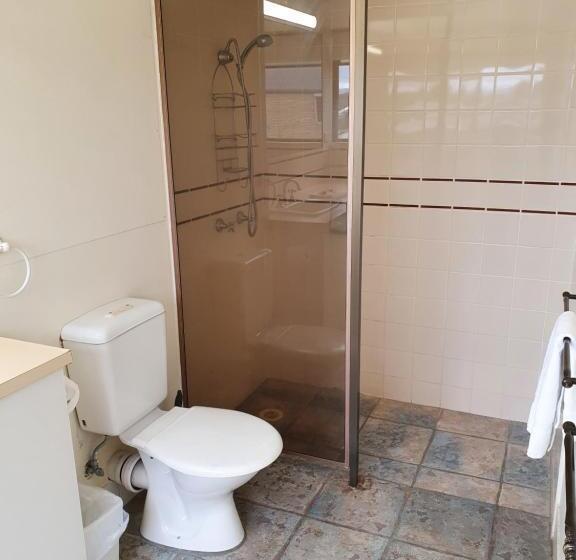 آپارتمان اقتصادی دو خوابه, Burleigh Esplanade Apartments