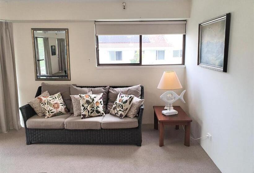 آپارتمان اقتصادی دو خوابه, Burleigh Esplanade Apartments