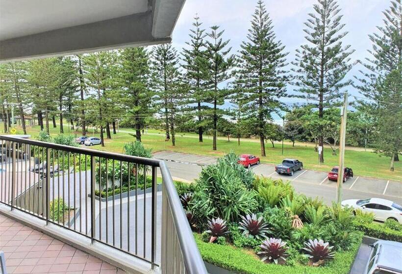 آپارتمان اقتصادی دو خوابه, Burleigh Esplanade Apartments
