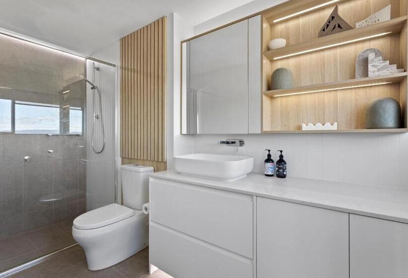 1 Bedroom Penthouse Apartment, Burleigh Esplanade Apartments