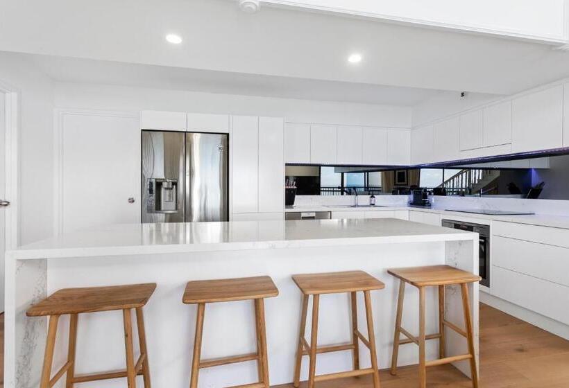 1 Bedroom Penthouse Apartment, Burleigh Esplanade Apartments