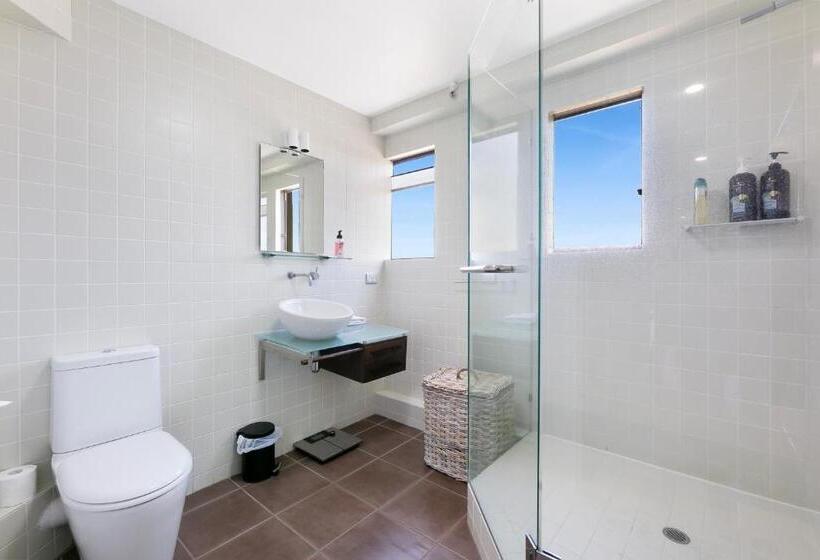1 Bedroom Penthouse Apartment, Burleigh Esplanade Apartments