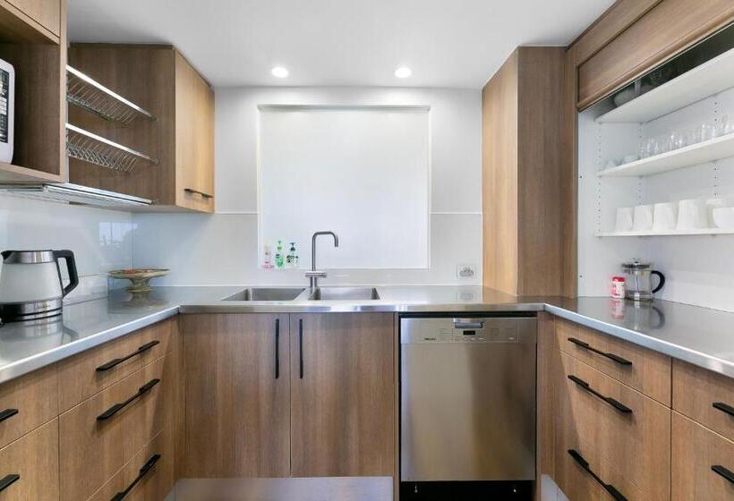 1 Bedroom Penthouse Apartment, Burleigh Esplanade Apartments