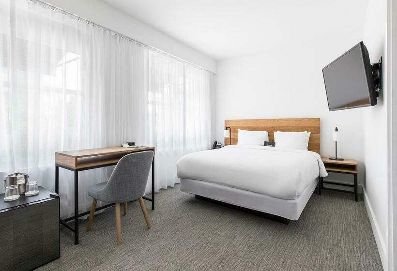 اتاق استاندارد با تخت بزرگ, The Meridian Hotel Miami Beach