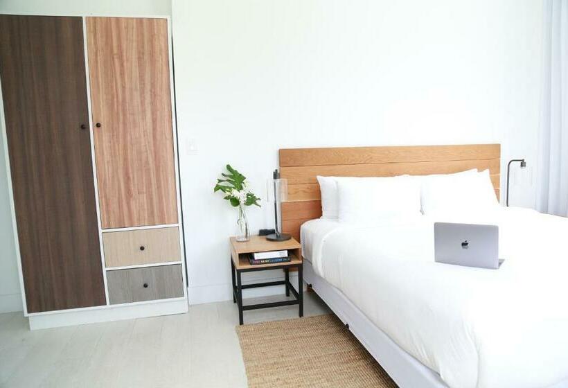 اتاق کلاب, The Meridian Hotel Miami Beach