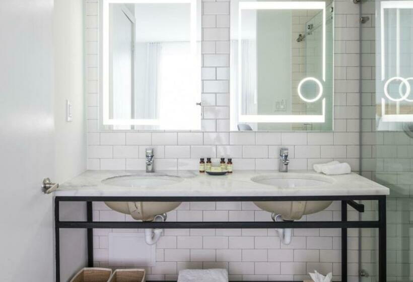 اتاق استاندارد با تخت بزرگ, The Meridian Hotel Miami Beach