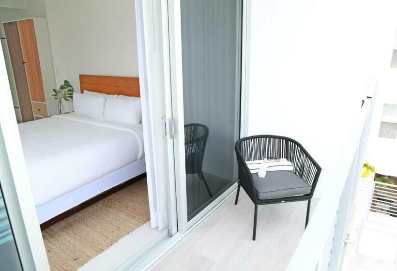 اتاق کلاب, The Meridian Hotel Miami Beach