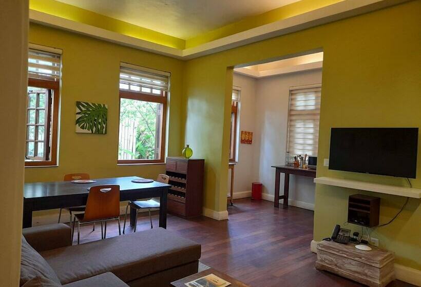 سوییت سوپریور, Olma Colonial Suites