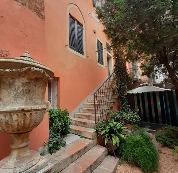 اتاق دوبلکس, Truly Verona