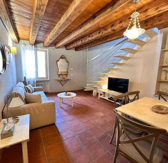 اتاق دوبلکس, Truly Verona