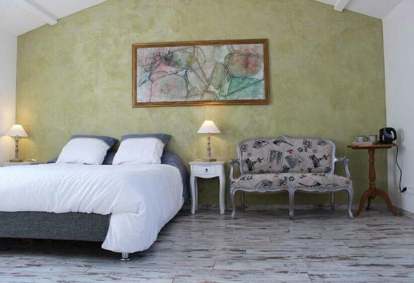 اتاق استاندارد با چشم‌انداز استخر, B&b La Difference