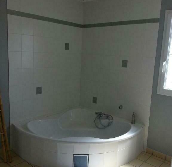 اتاق استاندارد با چشم‌انداز استخر, B&b La Difference