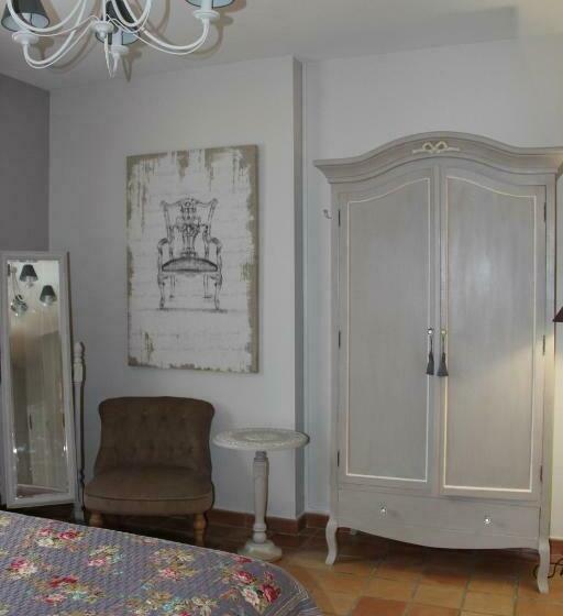 اتاق استاندارد با چشم‌انداز استخر, La Bastide Du Bouchou