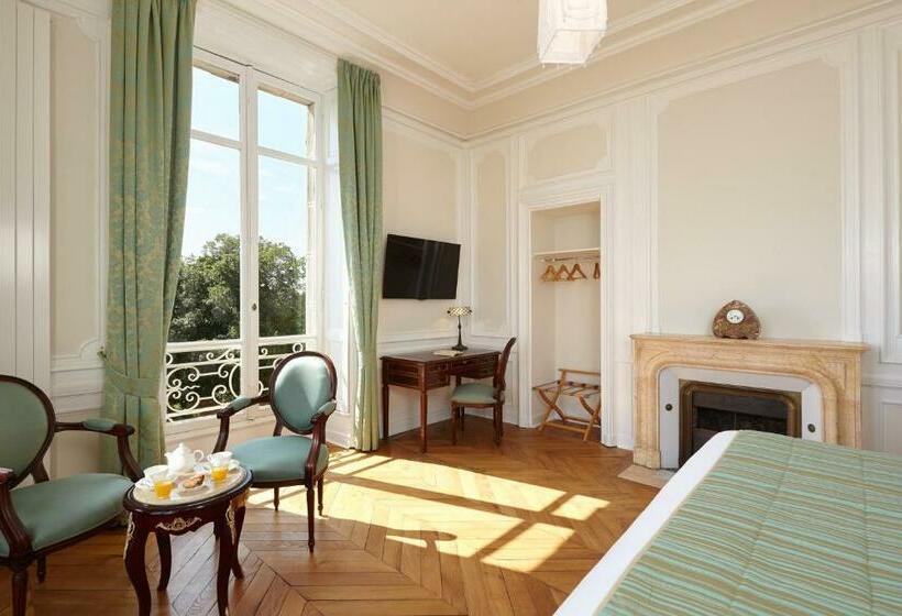 سوئیت جونیور با چشم‌انداز باغ, Château Saint Michel, The Originals Relais
