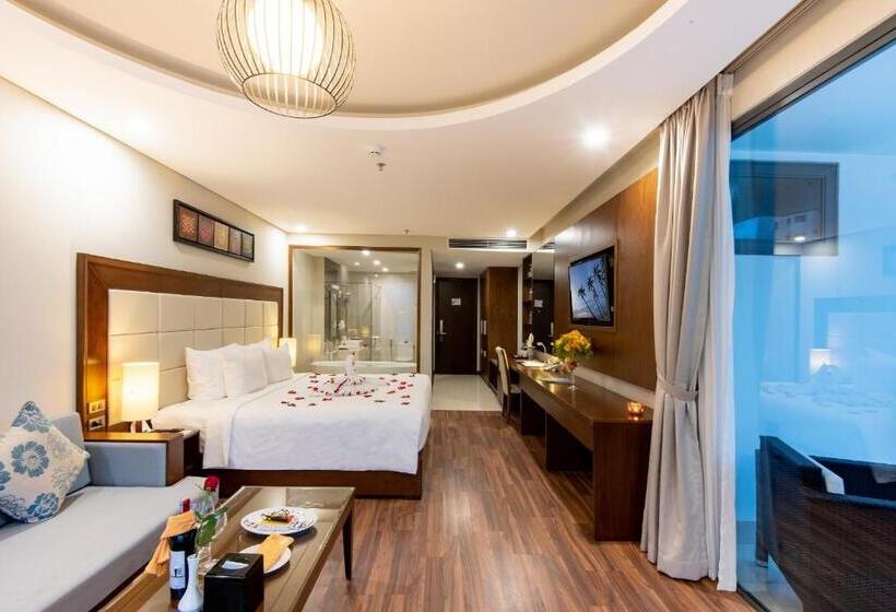 سوییت جونیور با بالکن, Grand Sea Hotel Danang