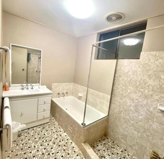 اتاق لوکس خانوادگی, Apollo Motel Parkes