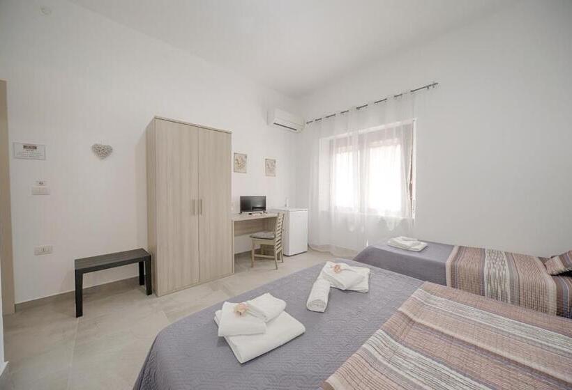 اتاق راحتی سه تخته, Casa Lucia