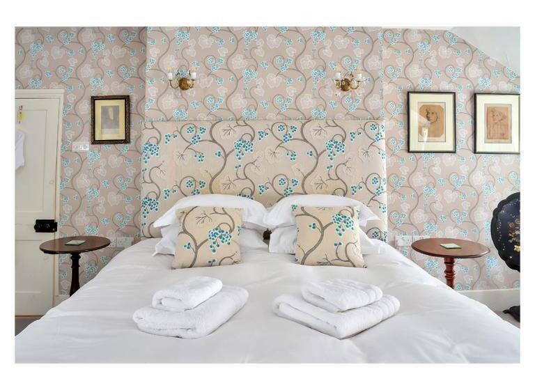 اتاق لوکس با تخت بزرگ, Clare Cottage