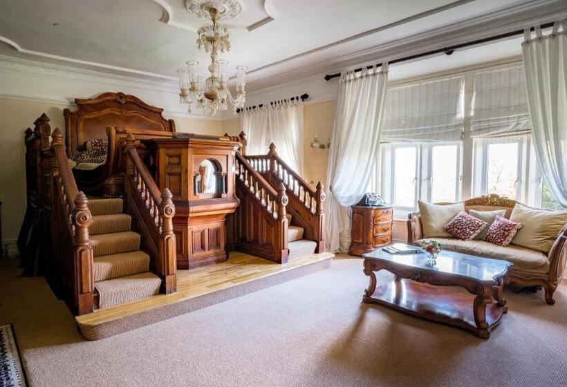 سوییت لوکس, Berwick Lodge