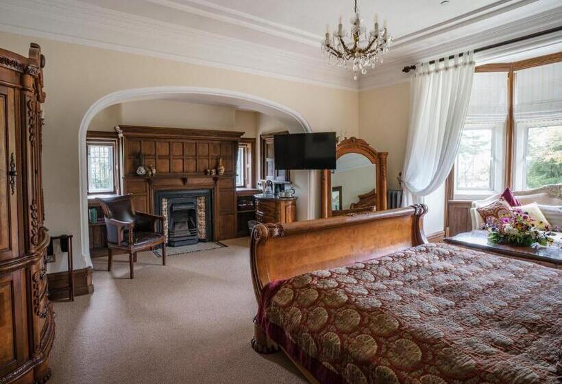 Deluxe Suite King Bed, Berwick Lodge